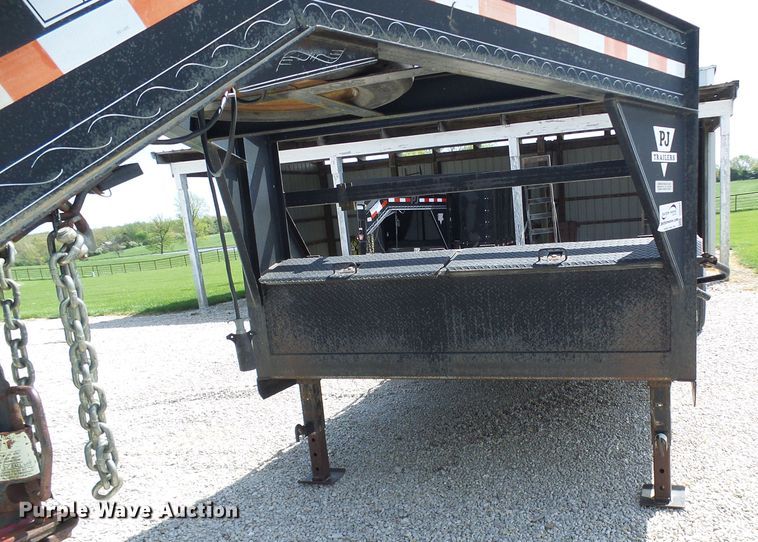 image for item DG5660 2004 PJ equipment trailer
