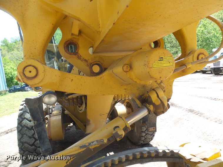 image for item DG5666 1992 Caterpillar 12G motor grader