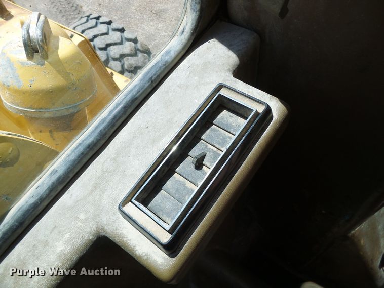 image for item DG5666 1992 Caterpillar 12G motor grader