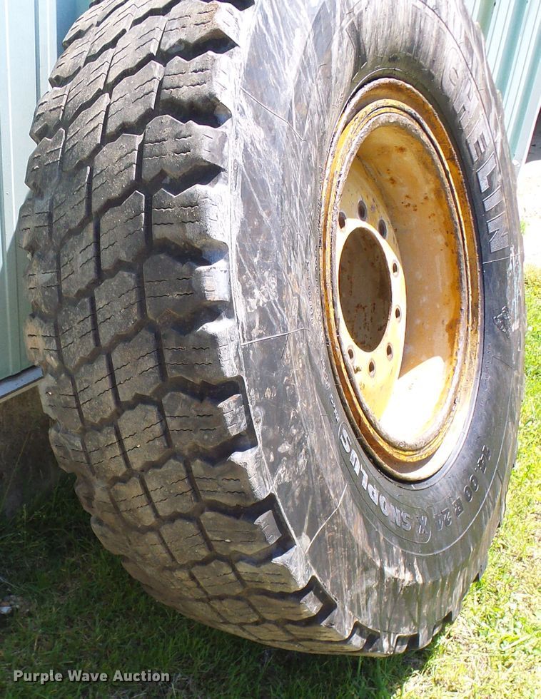 image for item DG5667 Michelin 14.00R24 tire