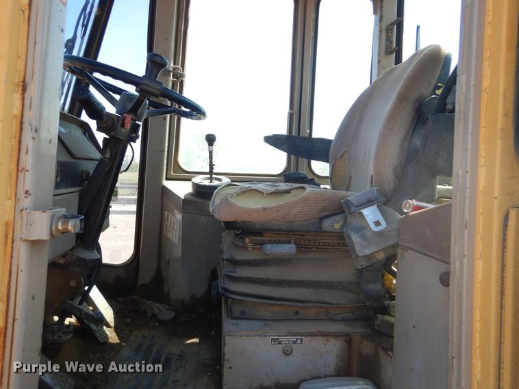 image for item DG8520 1993 John Deere 624G  wheel loader