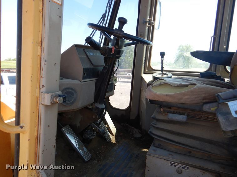 image for item DG8520 1993 John Deere 624G  wheel loader