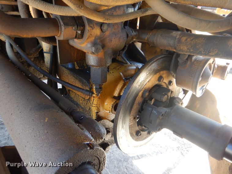 image for item DG8520 1993 John Deere 624G  wheel loader