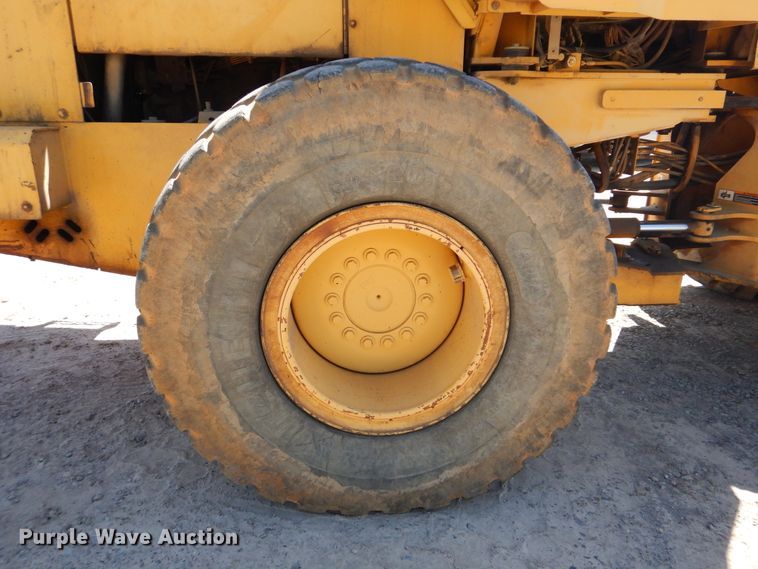 image for item DG8520 1993 John Deere 624G  wheel loader