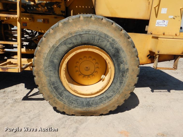 image for item DG8520 1993 John Deere 624G  wheel loader