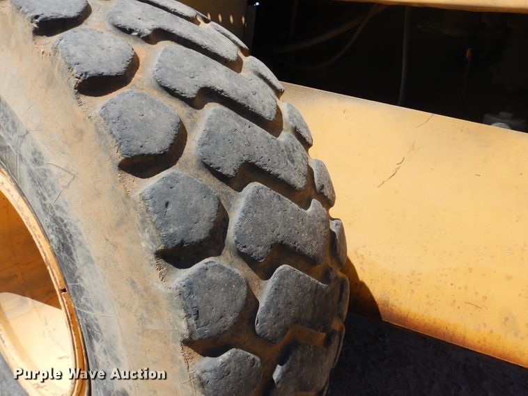 image for item DG8520 1993 John Deere 624G  wheel loader