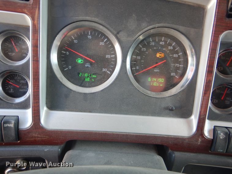 image for item DG8538 2008 Kenworth T800 dump truck