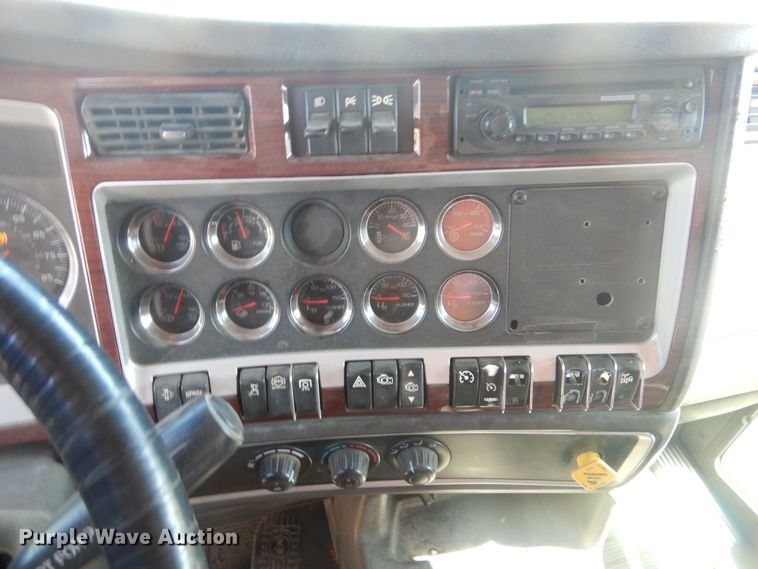 image for item DG8538 2008 Kenworth T800 dump truck