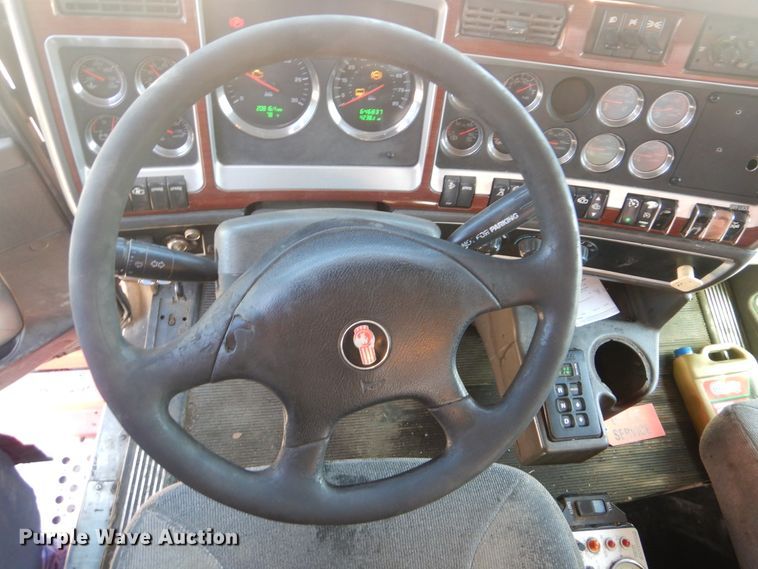 image for item DG8539 2008 Kenworth T800 dump truck