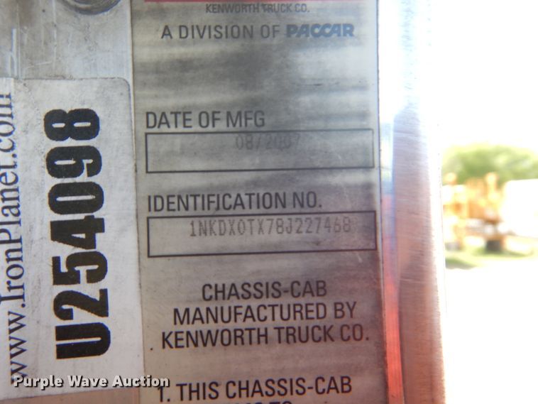 image for item DG8539 2008 Kenworth T800 dump truck