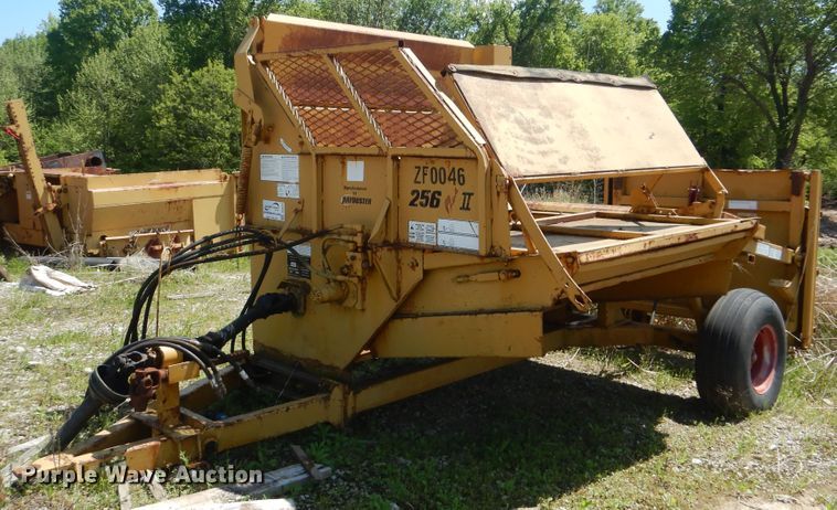 image for item DG8540 HayBuster 256 bale processor