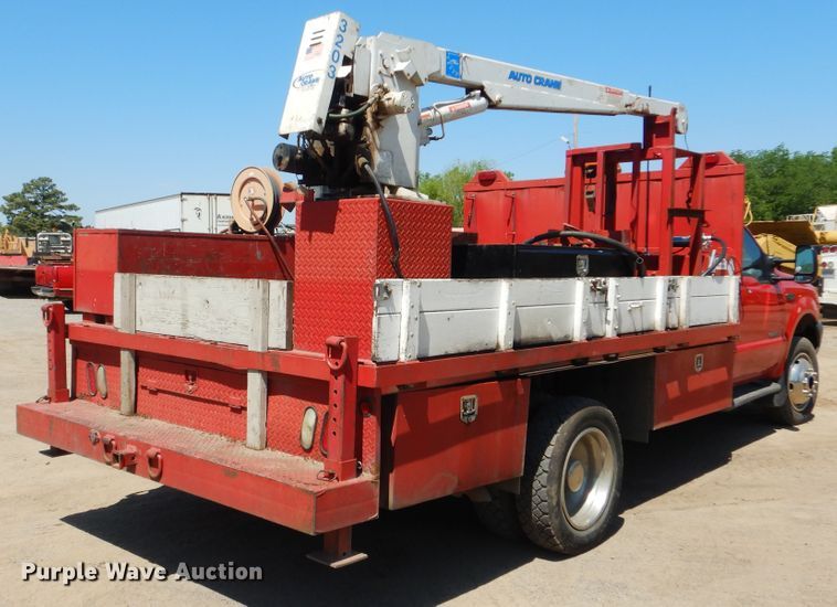 image for item DG8543 2001 Ford F550 Super Duty service truck with crane