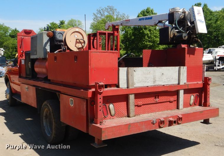 image for item DG8543 2001 Ford F550 Super Duty service truck with crane