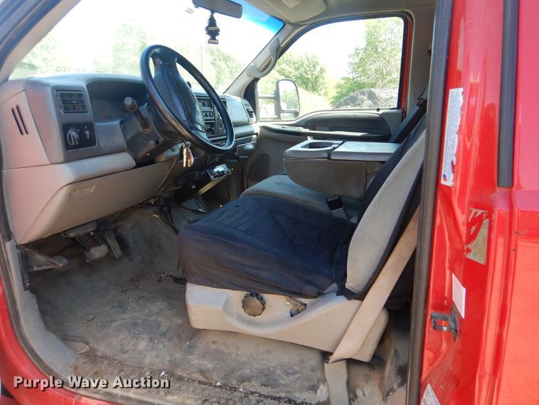 image for item DG8543 2001 Ford F550 Super Duty service truck with crane