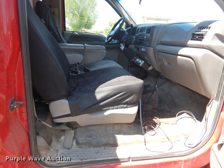 image for item DG8543 2001 Ford F550 Super Duty service truck with crane