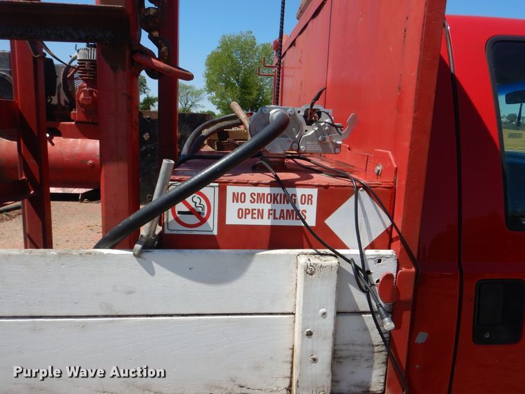 image for item DG8543 2001 Ford F550 Super Duty service truck with crane