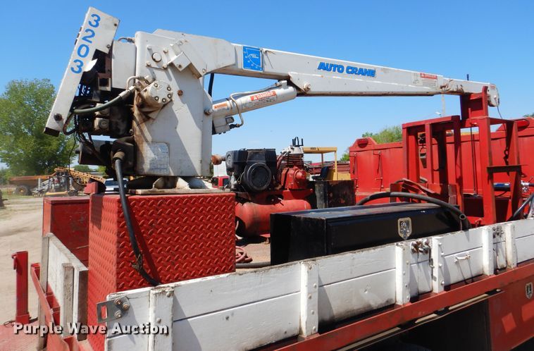 image for item DG8543 2001 Ford F550 Super Duty service truck with crane