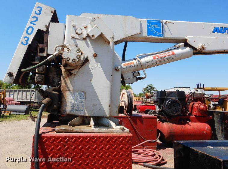 image for item DG8543 2001 Ford F550 Super Duty service truck with crane