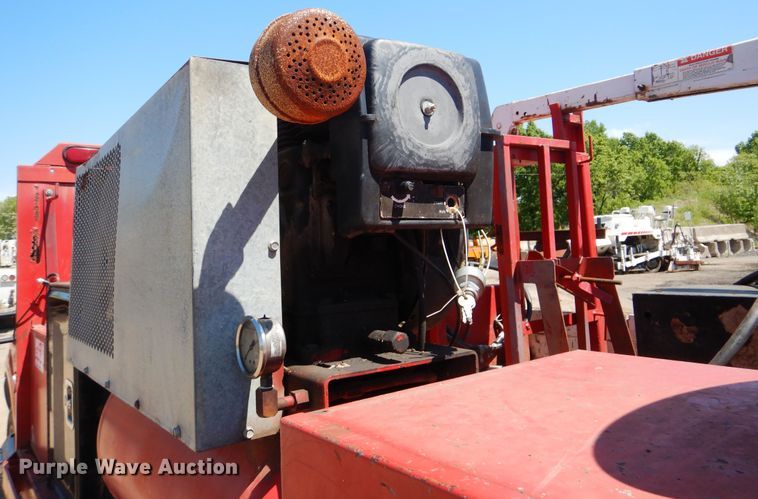 image for item DG8543 2001 Ford F550 Super Duty service truck with crane