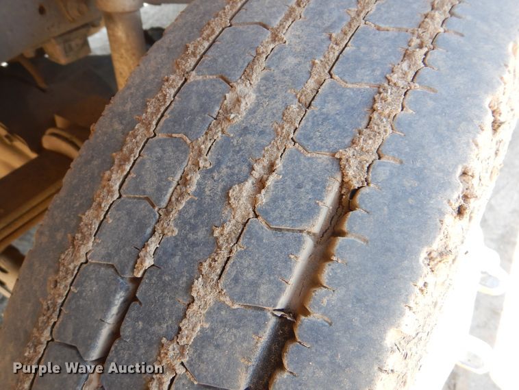 image for item DG8543 2001 Ford F550 Super Duty service truck with crane