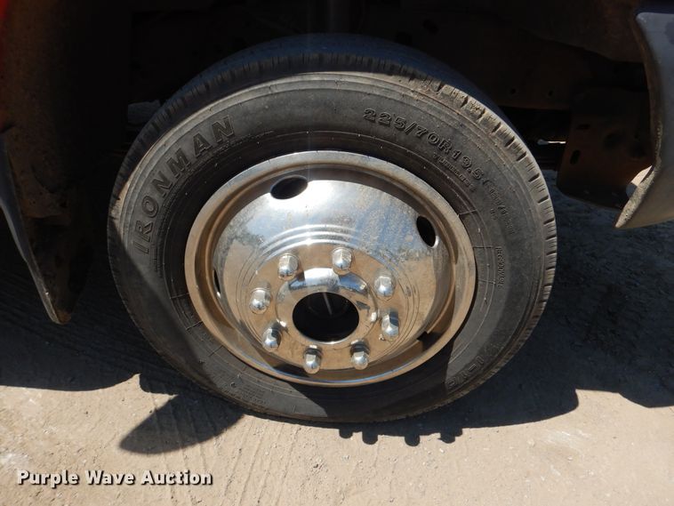 image for item DG8543 2001 Ford F550 Super Duty service truck with crane