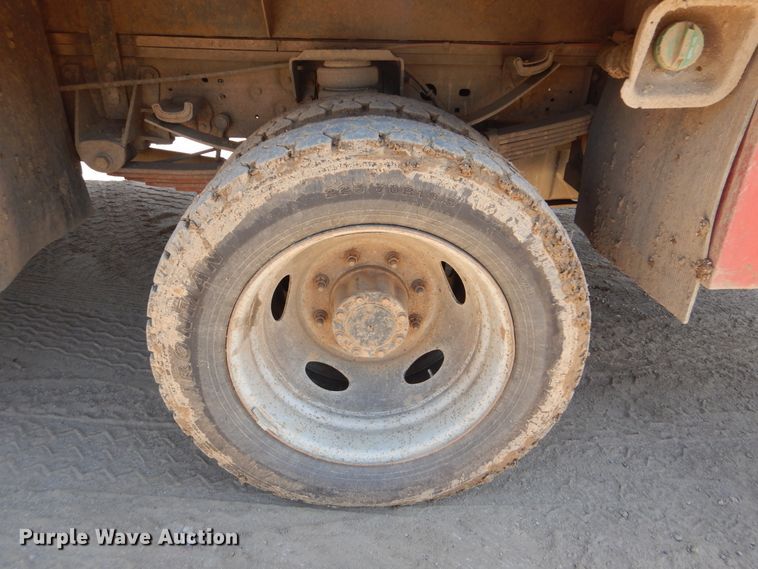 image for item DG8543 2001 Ford F550 Super Duty service truck with crane