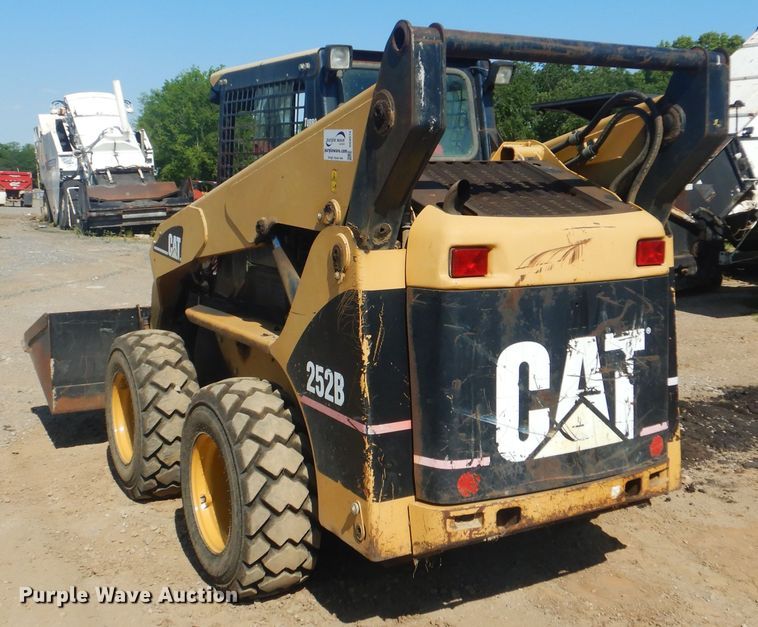 image for item DG8574 2005 Caterpillar 252B  skid steer loader