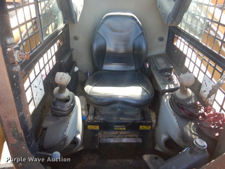 image for item DG8574 2005 Caterpillar 252B  skid steer loader