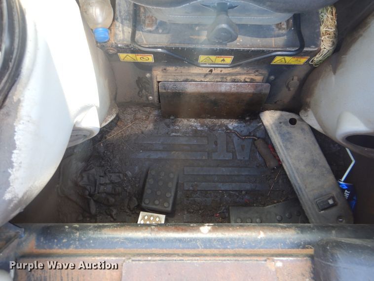 image for item DG8574 2005 Caterpillar 252B  skid steer loader