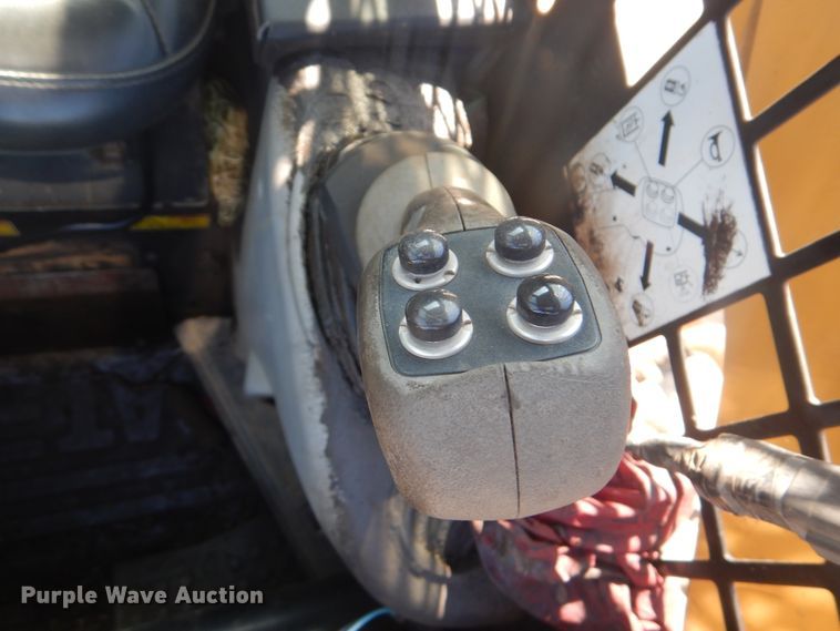 image for item DG8574 2005 Caterpillar 252B  skid steer loader