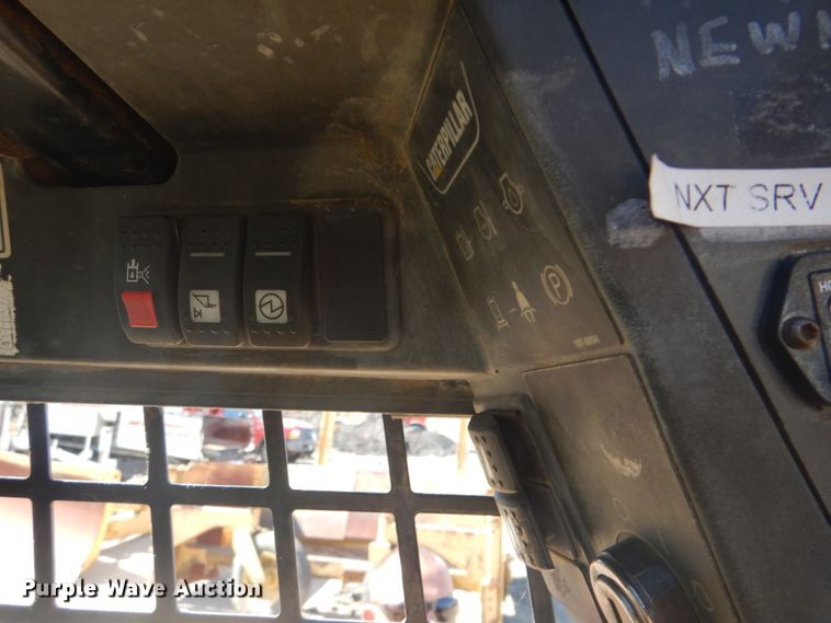 image for item DG8574 2005 Caterpillar 252B  skid steer loader