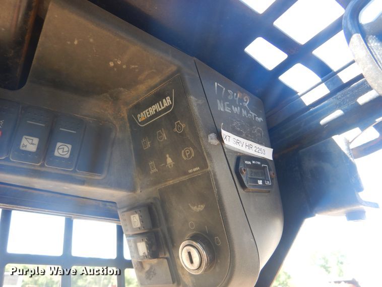 image for item DG8574 2005 Caterpillar 252B  skid steer loader