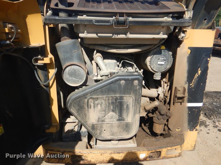 image for item DG8574 2005 Caterpillar 252B  skid steer loader