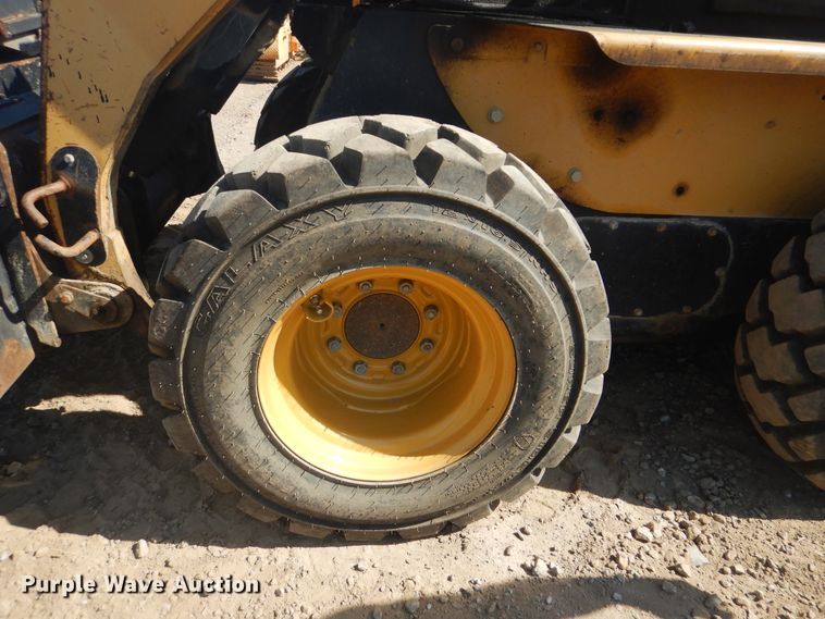 image for item DG8574 2005 Caterpillar 252B  skid steer loader