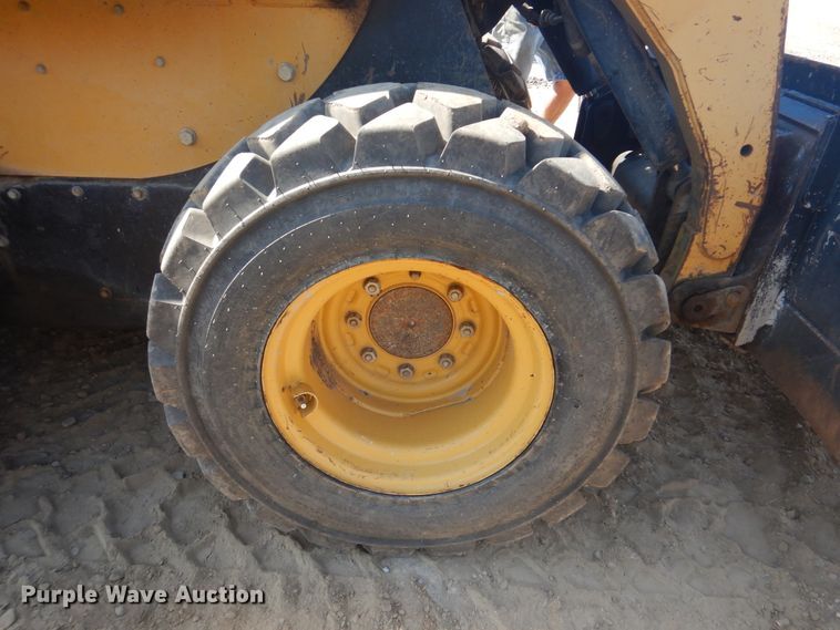 image for item DG8574 2005 Caterpillar 252B  skid steer loader