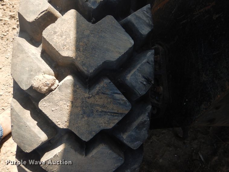 image for item DG8574 2005 Caterpillar 252B  skid steer loader