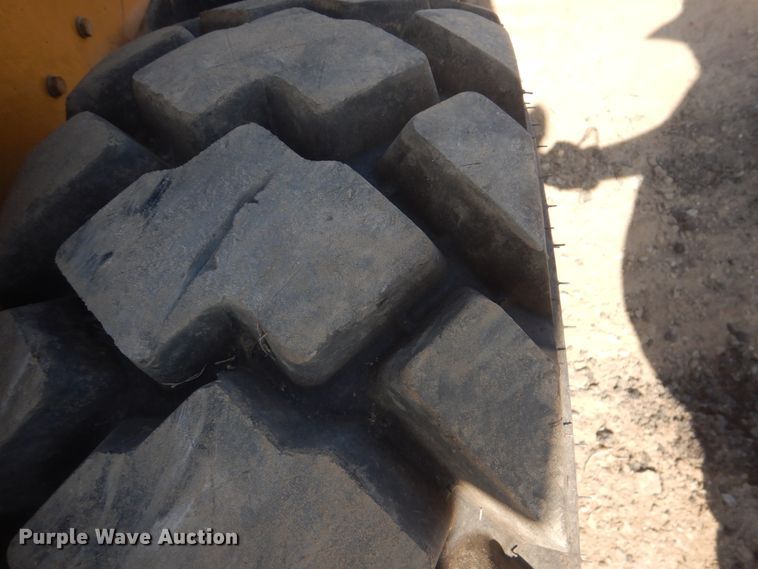 image for item DG8574 2005 Caterpillar 252B  skid steer loader