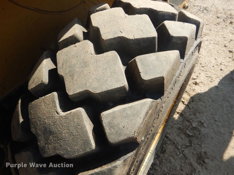 image for item DG8574 2005 Caterpillar 252B  skid steer loader