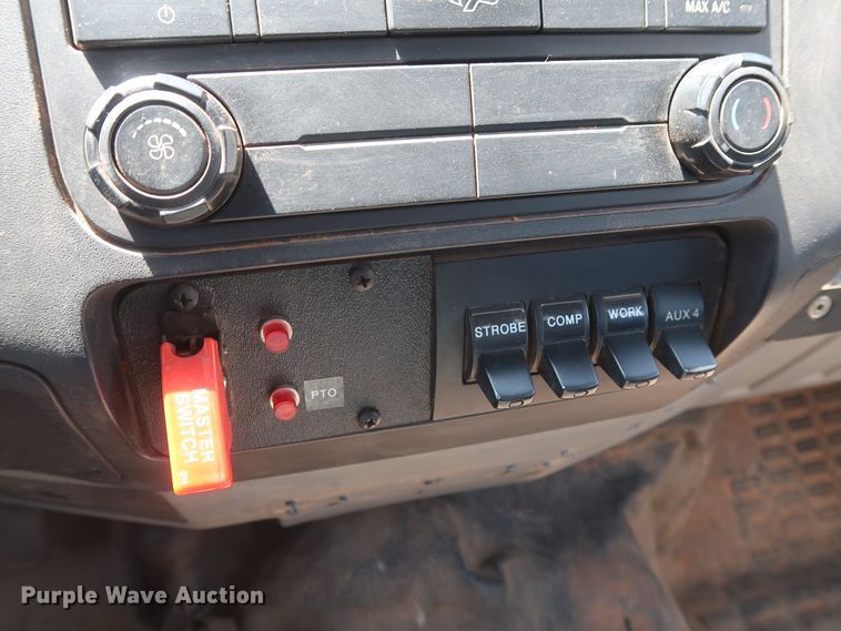 image for item DH0885 2011 Ford F550 Super Duty XL SuperCab bucket truck