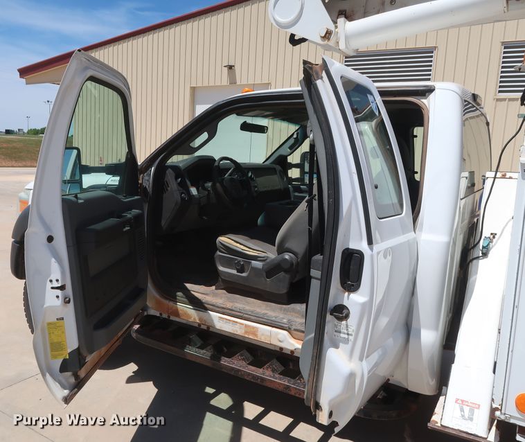 image for item DH0885 2011 Ford F550 Super Duty XL SuperCab bucket truck