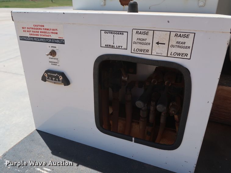 image for item DH0885 2011 Ford F550 Super Duty XL SuperCab bucket truck