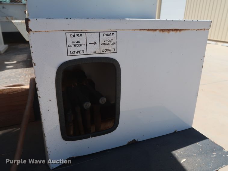 image for item DH0885 2011 Ford F550 Super Duty XL SuperCab bucket truck