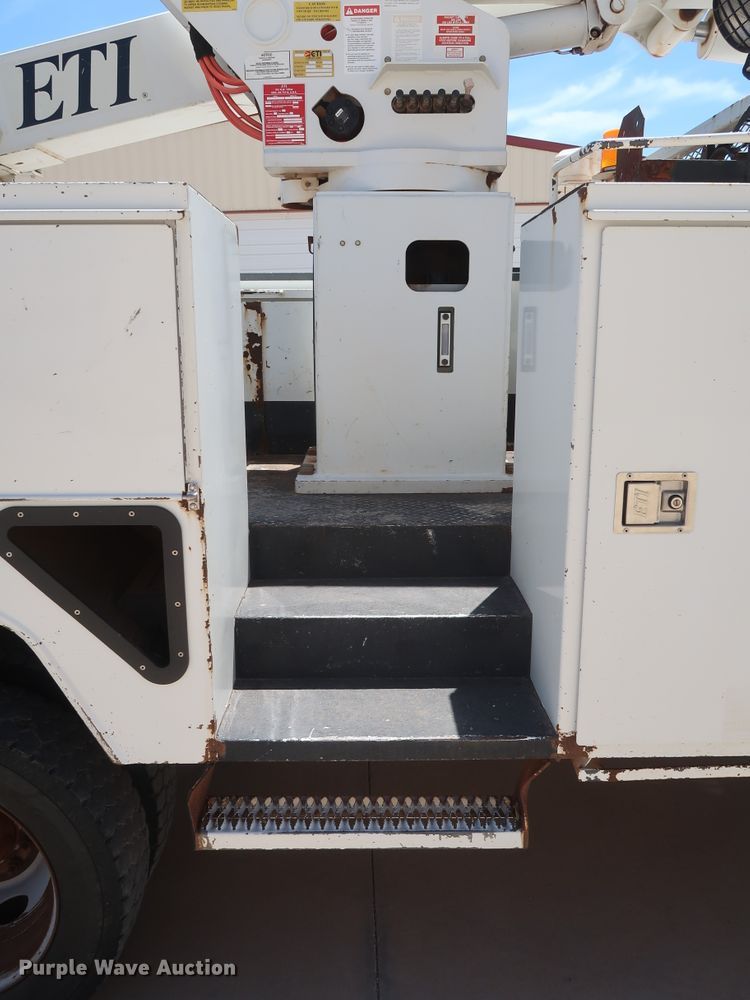 image for item DH0885 2011 Ford F550 Super Duty XL SuperCab bucket truck