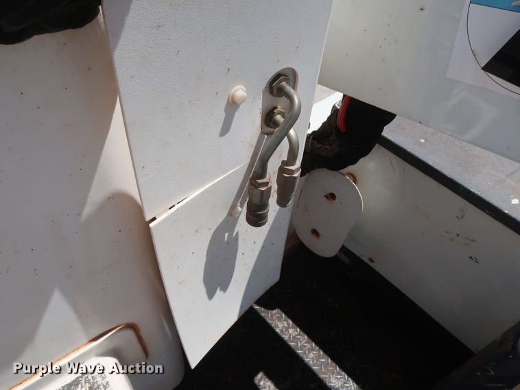 image for item DH0885 2011 Ford F550 Super Duty XL SuperCab bucket truck