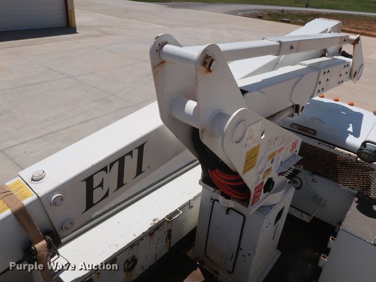 image for item DH0885 2011 Ford F550 Super Duty XL SuperCab bucket truck