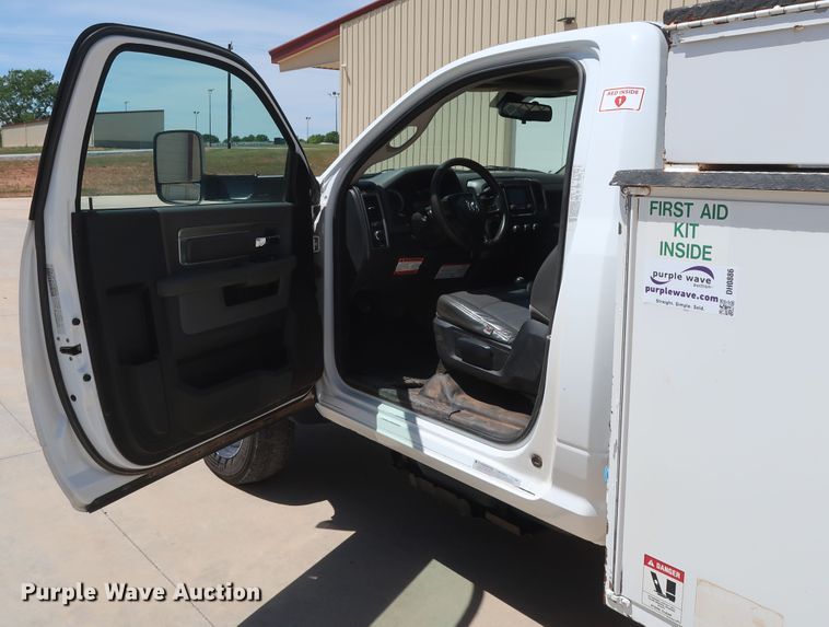 image for item DH0886 2015 Dodge Ram 5500HD bucket truck