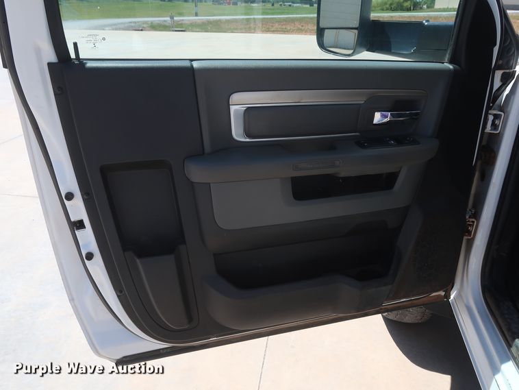 image for item DH0886 2015 Dodge Ram 5500HD bucket truck