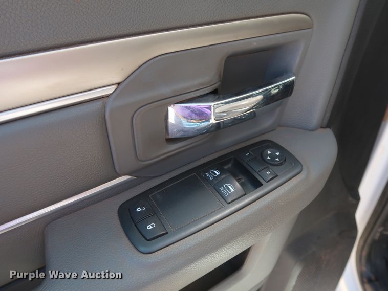 image for item DH0886 2015 Dodge Ram 5500HD bucket truck