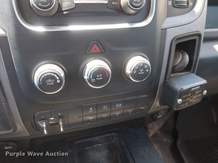 image for item DH0886 2015 Dodge Ram 5500HD bucket truck