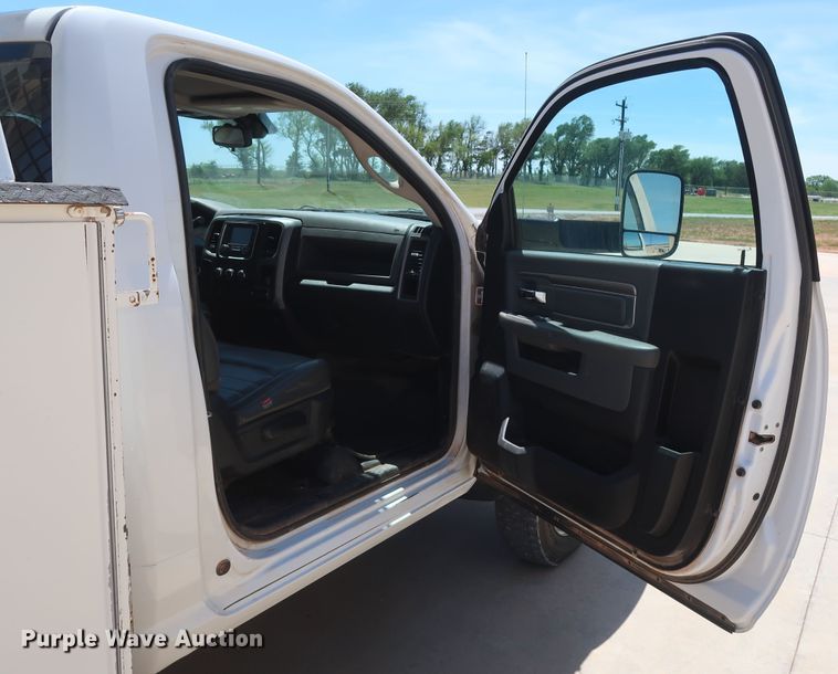 image for item DH0886 2015 Dodge Ram 5500HD bucket truck